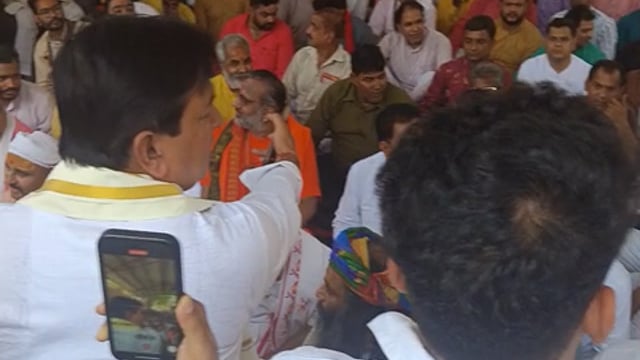 ब्राह्मण समाज का कहना है कि नीला कबूतरों को पकड़ पकड़ कर मारेंगे जो ब्राह्मणों के साथ ब्राह्मणों के साथ अपमान किया गयावह