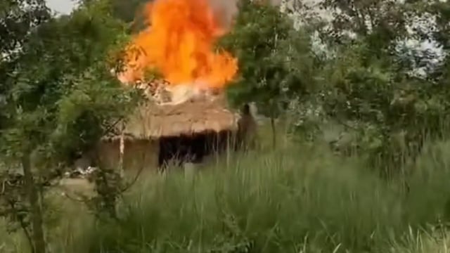 सिद्धार्थनगर : बेलवा पेट्रोल पंप के सामने चाय की दुकान में लगी भीषण आग, सामान जलकर राख