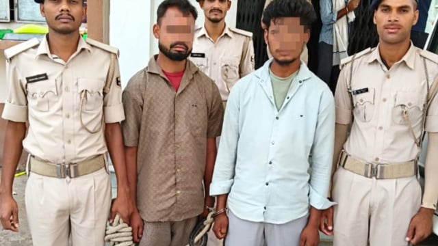 190 लीटर महुआ शराब के साथ बाइक सवार दो युवक की गीरफ्तार