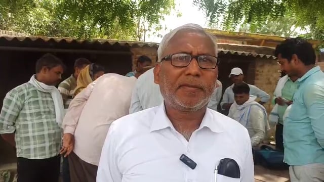 कब्जा परिवर्तन करने पहुंची चकबंदी टीम का ग्रामीणों ने किया विरोध