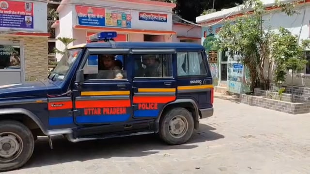 शाहजहांपुर में शराब दुकान चोरी का खुलासा, दो आरोपी गिरफ्तार

थाना सदर बाजार पुलिस ने शराब की दुकान में हुई चोरी का खुलासा करते हुए दो आरोपियों सूरज और आकाश को गिरफ्तार किया है। दोनों पर दुकान का ताला तोड़कर 1300 क्वार्टर शराब और नकदी चोरी करने का आरोप है। पुलिस ने मुखबिर की सूचना पर दोनों को सुभाष नगर फाटक के पास से गिरफ्तार किया।