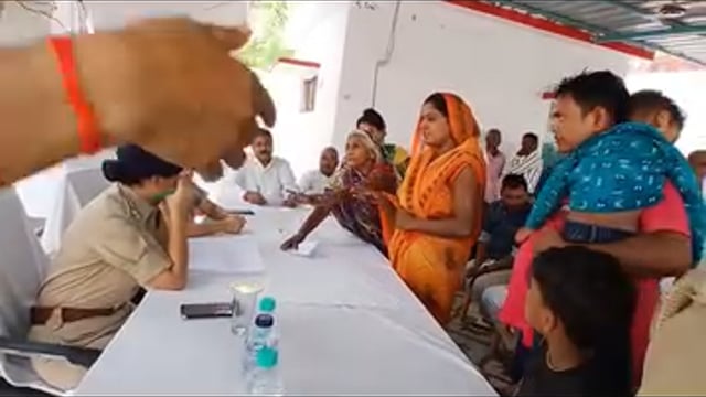 अंबेडकर नगर डीएम और एसपी ने जनसुनवाई कर सुनीं जनता की समस्याएं।