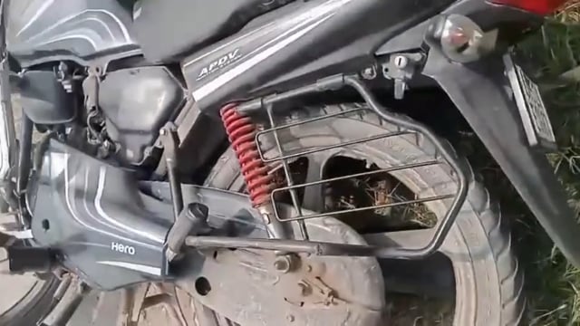 कार व बाइक की हुई भीषण टक्कर, बाइक सवार गंभीर रूप से जख्मी।