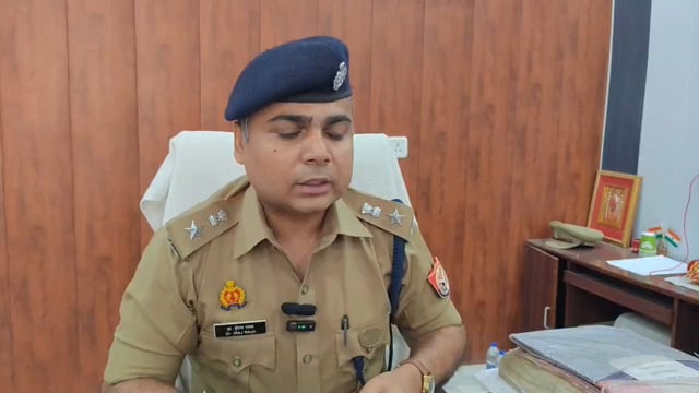 शहर के विंदू होटल की घटना के संबंध में बोलते पुलिस अधीक्षक गाजीपुर डॉ ईराज राजा