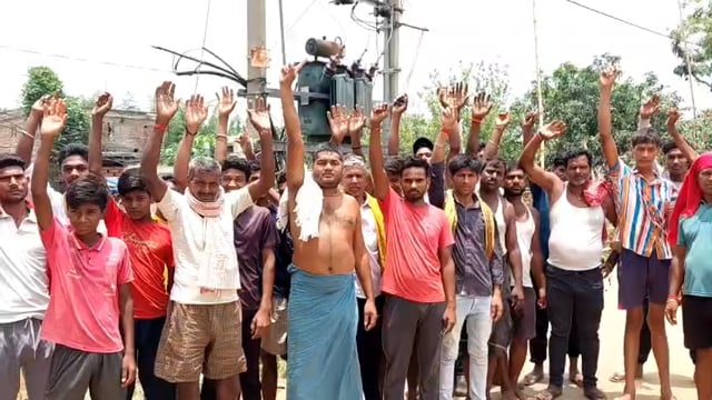 जर्जर तार से ग्रामीणों को बिजली की समस्या 