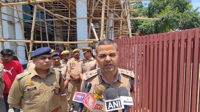 *थाना कोतवाली क्षेत्रांतर्गत हुई घटना के संबंध में पुलिस उपमहानिरीक्षक वाराणसी, परिक्षेत्र वाराणसी महोदय की बाइट*