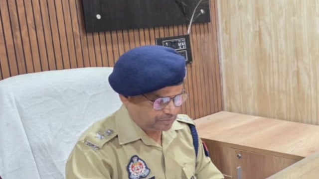 MANT-रात के अंधेरे में ए एसपी, ग्रामीण का औचक निरीक्षण, थाना नौहझील में मचा हड़कम्प,-सुरेश चंद्र रावत,,