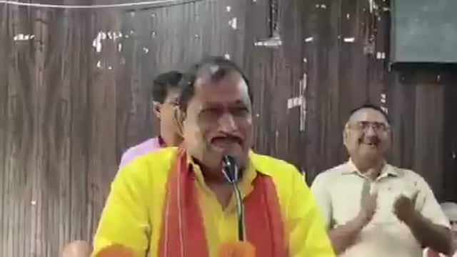 ▶️.....विधायक जी क्या बोल गए..◀️
UP: हरदोई की गोपामऊ विधानसभा क्षेत्र से BJP विधायक श्याम प्रकाश ने ग्राम प्रधानों की बैठक में खुले मंच से कहा कि चुनाव तिकड़म से जीता जाता है, विकास से नहीं। 
साम, दाम, दंड, भेद जो तिकड़म करना-बनाना है, अगला चुनाव जीतना हैं बस।