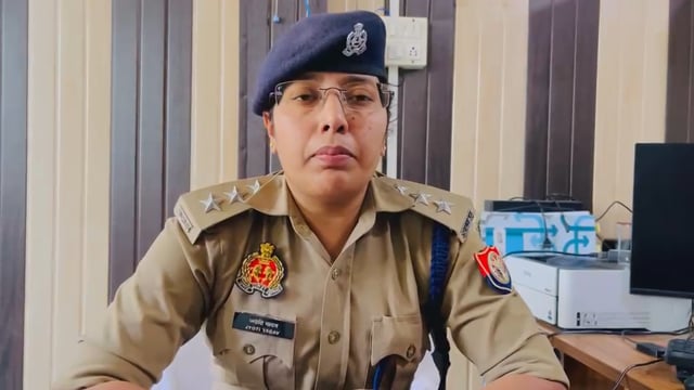 नदी में नहाने गए दो बच्चों की डूबने से मौत, पुलिस ने चलाया राहत एवं बचाव अभियान

शाहजहाँपुर के थाना अल्हागंज क्षेत्र में नदी में नहाने के दौरान दो बच्चों के डूबने की दुखद घटना सामने आई। सूचना मिलते ही पुलिस और स्थानीय प्रशासन मौके पर पहुंचा तथा तत्काल राहत एवं बचाव कार्य शुरू कराया। क्षेत्राधिकारी जलालाबाद ने बताया कि पुलिस द्वारा आवश्यक कार्रवाई की गई है और घटना के संबंध में अग्रिम विधिक प्रक्रिया भी की जा रही है। घटना से क्षेत्र में शोक का माहौल है।
