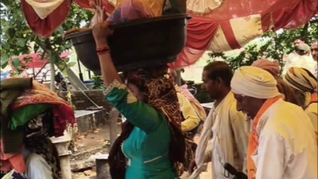 मथुरा केनौहझीलब्लाक में भारतीय किसान यूनियन का सेवा शिवरबनाश्रद्धालुओं का बना सहारा अद्भुत नजारा माँ को सिर पर रख परिक्रमा देते हुए दिया दुनिया को मां से प्रेम की मिसाल