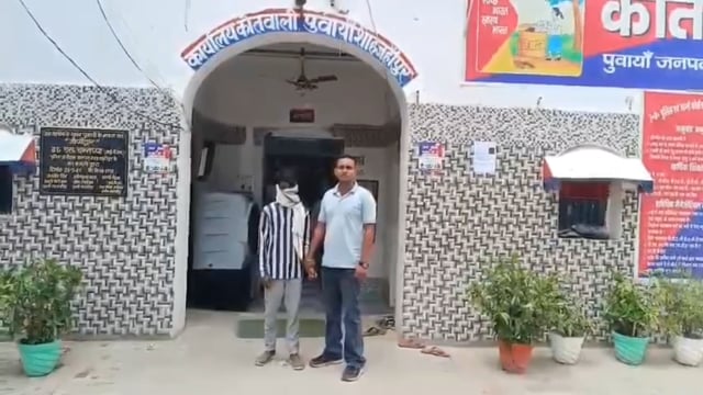 किशोरी को बहला-फुसलाकर ले जाने के मामले में बाल अपचारी अभिरक्षा में

शाहजहाँपुर के पुवायाँ थाना क्षेत्र में किशोरी को बहला-फुसलाकर ले जाने के मामले में पुलिस ने एक वांछित बाल अपचारी को अभिरक्षा में लिया है। पुलिस ने मुखबिर की सूचना पर उसे संजय नगर तिराहे से पकड़ा। मामले में जांच के दौरान गंभीर धाराओं के साथ पॉक्सो एक्ट की धाराएं भी जोड़ी गई हैं। पुलिस द्वारा आगे की विधिक कार्रवाई की जा रही है।
