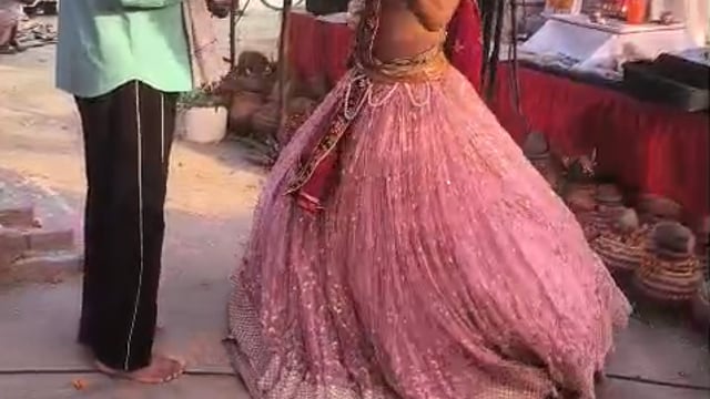 चक्की नगला विघेपुर सासनी हाथरस में चल रही श्रीमद भागवत कथा के दौरान श्री राधे कृष्ण की झांकी उमड़ा जन सैलाव..
