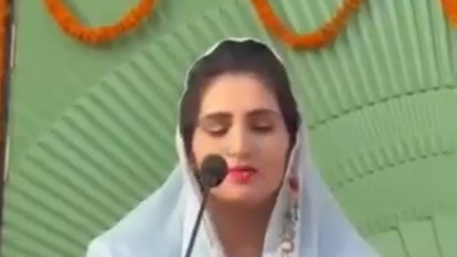 मीरानपुर कटरा
    तिलहर एसडीएम जीत सिंह रॉय कटरा नगर पँचायत की नवनिर्वाचित अध्यक्ष डॉ पूजा कसाना को पद एवं गोपनीयता की शपथ ग्रहण कराते हुए।