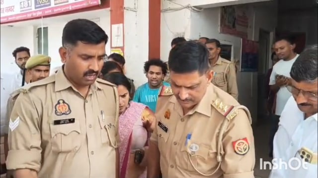 वृंदावन भू माफिया शिखा शर्मा ने कोतवाल संजय पांडे के सामने पत्रकारों को दी धमकी 