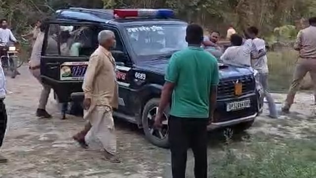 ▶️....सुलतानपुर/उत्तर प्रदेश◀️              

*पुलिस के सामने दबंगो का हमला,पुलिस लाचार*