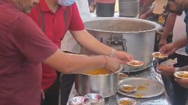 बड़े मंगल पर भक्ति और सेवा का संगम, नगर में जगह-जगह सजे विशाल भंडारे, सैकड़ों श्रद्धालुओं ने ग्रहण किया प्रसाद