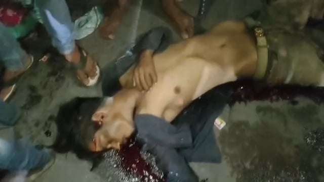 ▶️.....लखनऊ: तेज़ रफ्तार का कहर जारी...*
  *पुलिस लगाम कसने में नाकाम...*
  थाना तालकटोरा क्षेत्र अंतर्गत राजाजीपुरम पंडित दीनदयाल गर्ल्स डिग्री कॉलेज के पास तेज रफ्तार ट्रक ने युवक को रौंदा। युवक की मौके पर ही मौत। मौके पर पुलिस बल मौजूद। ट्रक चालक व ट्रक को पुलिस ने हिरासत में लिया....