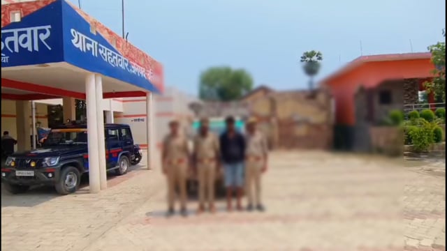 सुरहिया नहर के समीप से पिकअप पर लदी तीन गौवंश के साथ सहतवार पुलिस ने के अभियुक्त को किया गिरफ्तार