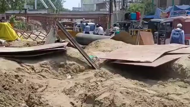 MANT-कान्हा की नगरी मथुरा में, विकास बना मुसीबत! जन्मभूमि मार्ग पर जाम और गड्ढों से,श्रद्धालु बेहाल,,