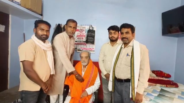 बांसडीह कस्बे में राष्ट्रपति सम्मान से सम्मानित विरिष्ठ राष्ट्रीय स्वयंसेवक को BJP कार्यकर्ताओं ने किया सम्मानित