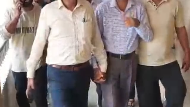 एंटी करप्शन की टीम ने मोदीनगर तहसील में आबकारी विभाग के हेड कांस्टेबल  जगत सिंह को ₹6000 लेते हुए रंगे हाथ दबोचा