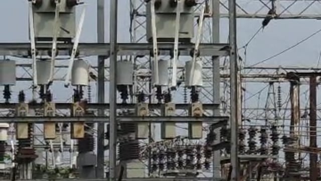 पलिया में रात भर जारी रहती है बिजली की आंख-मिचौली, उमस और गर्मी से बेहाल रहे उपभोक्ताओं में भारी रोष