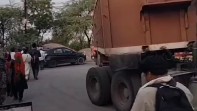 MANT-गोवर्धन में ब्रज चौरासी कोस परिक्रमा मार्ग पर दौड़ रहे,बजरी से भरे ट्रेलर,बड़े हादसा का खतरा,,