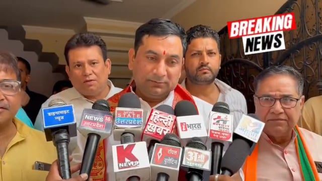*मुजफ्फरनगर के प्रभारी मंत्री सोमेंद्र तोमर पहुचे मुजफ्फरनगर अधिकारियों के साथ की समीक्षा बैठक*