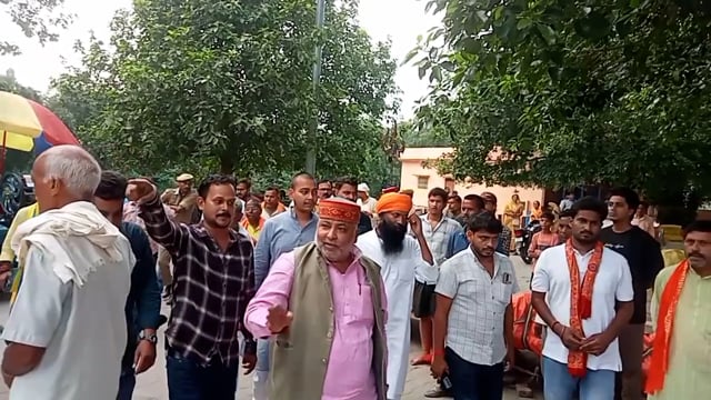 बलखण्डी नाथ मंदिर परिसर में अंतरराष्ट्रीय कथा वाचक प्रदीप मिश्रा के कथा के तैयारी का DM, SP, सहित मंत्री ने लिया जायजा
