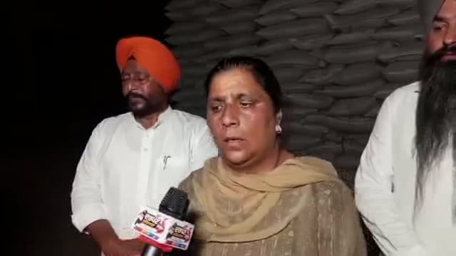 BEVARE OF GOVT EMPLOYEES FOODGRAIN ADDING WATER IN WHEAT