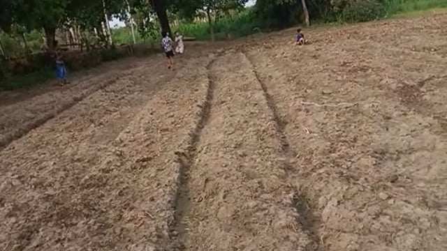 गर्मी की छुटीओ का आनंद लेते हुए 