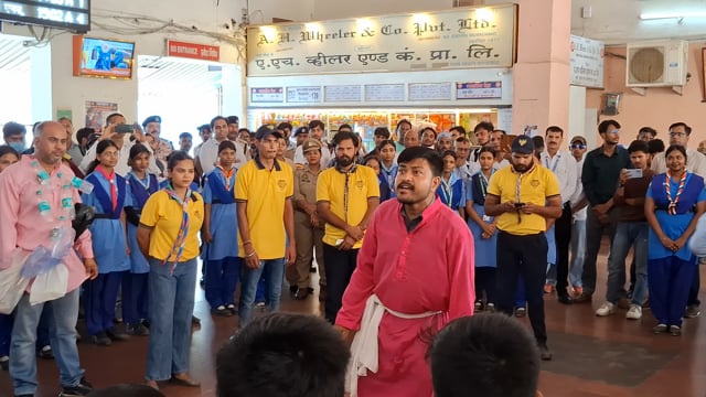 विश्व पर्यावरण दिवस पर विविध कार्यक्रमों का आयोजन 
    पर्यावरण-अनुकूल विकल्पों को अपनाने, पौधारोपण को प्रोत्साहित करने तथा स्वच्छता बनाए रखने के संबंध में जागरूकता कार्यक्रम  किए गए।
   उत्तर रेलवे भारत स्काउट्स एवं गाइड्स, मुरादाबाद मंडल द्वारा स्टेशन परिसर में पर्यावरण संरक्षण विषयक नुक्कड़ नाटक का मंचन किया गया तथा जन-जागरूकता रैली का आयोजन किया गया।