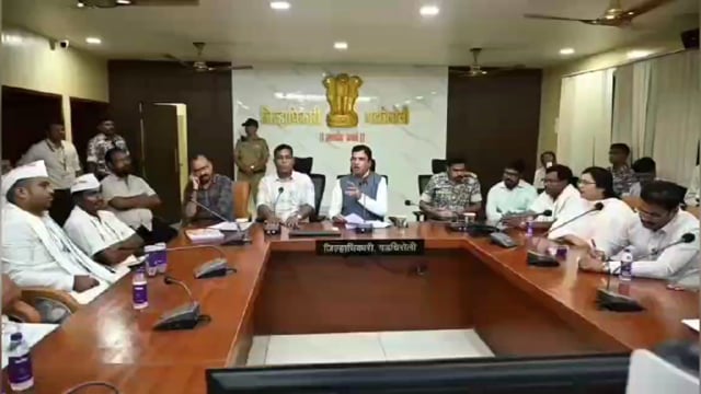 सहपालकमंत्री अँड आशीष जयस्वाल यांच्या आगमनानंतर शेतकरी आंदोलन स्थगित विमानतळ भुमिअधिग्रहणाची प्रक्रिया तात्पुरती स्थगीती