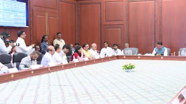 कामात दिरंगाई खपवुन घेतले जाणार नाही. मुख्यमंत्री देवेंद्र फडणवीस