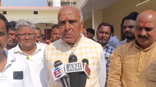 भारत सरकार के 12 वर्ष पूर्ण होने पर सांसद जगदंबिका पाल ने चलाया स्वच्छता अभियान