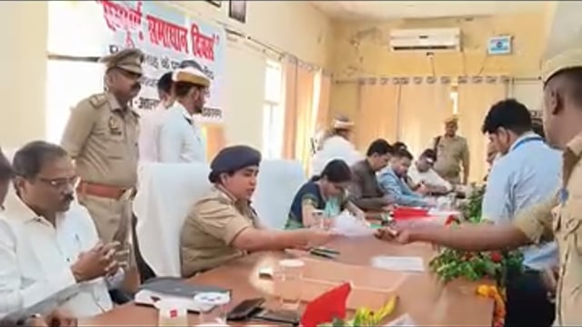 आलापुर तहसील में 'संपूर्ण समाधान दिवस डीएम और एसपी ने सुनी फरियादियों की समस्याएं तत्काल निस्तारण के दिए निर्देश।