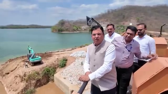 अथक प्रयत्नांना यश; नवेगाव-खैरीचे पाणी खिंडसीत, चाचणी पाहणीस राज्यमंत्री आशीष जयस्वाल उपस्थित