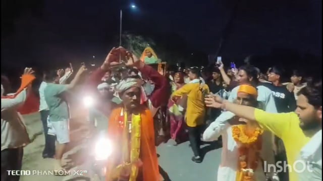 काजल चौधरी अपनी सास को टप में बिठाकर करा रही ब्रज चौरासी कोस परिक्रमा सौक में किया विश्राम 