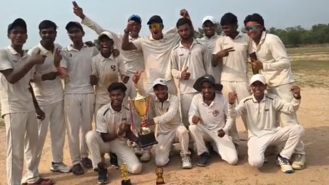 माॅडल स्कूल भैरोगंज में तीन रनों से जीते गया जी टीम, बांका सांसद गिरिधारी यादव ने विजेता और उपविजेता टीम को सौंपी ट्रॉफी