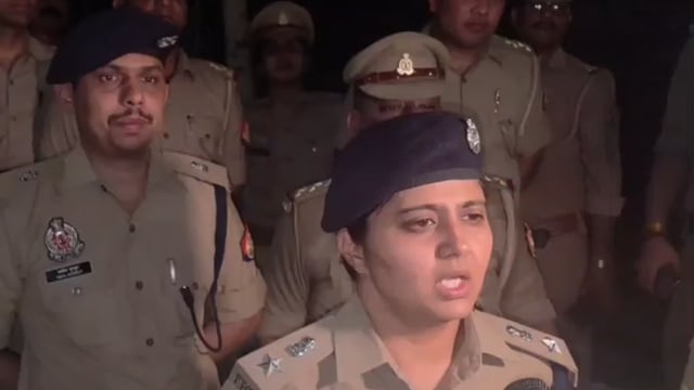 ▶️......राजधानी लखनऊ के थाना गाजीपुर क्षेत्रांतर्गत हुई पुलिस मुठभेड़ के सम्बंध में पुलिस उपायुक्त पूर्वी डॉ0 दीक्षा शर्मा द्वारा दी गयी बाइट!!