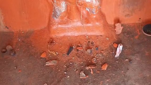 अलीगढ इगलास के गांव बनिया खेड़ा मे बीती रातअज्ञात व्यक्तियों ने हनुमानजी की मूर्ति के साथ की तोड़ फोड़.मौके पर पहुंची पुलिस