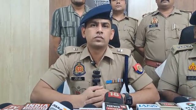 *थाना आसपुर देवसरा पुलिस द्वारा सराहनीय कार्य करते हुए चेकिंग के दौरान नशीला पदार्थ एमडी की तस्करी करते 5 गिरफ्तार,