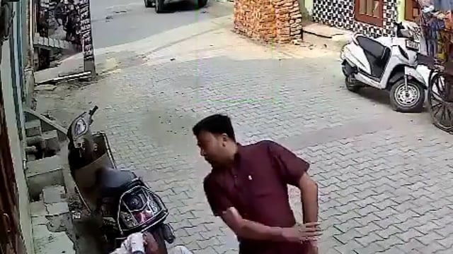 ▶️.....उत्तर प्रदेश के सहारनपुर से रिश्तों को शर्मसार कर देने वाली एक तस्वीर सामने आई है।