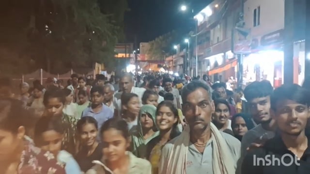 गोवर्धन श्रद्धालुओं के  जन सैलाब के बीच पहुंचे नेशनल मीडिया से संवादाता 