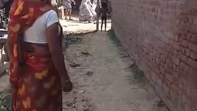 महिला ने गांव के लोगों पर मारपीट और धमकी देने का लगाया आरोप

शाहजहांपुर के मिर्जापुर थाना क्षेत्र के ग्राम मंशानगला निवासी सुनीता देवी ने क्षेत्राधिकारी जलालाबाद को प्रार्थना पत्र देकर गांव के कुछ लोगों पर मारपीट, गाली-गलौज और जान से मारने की धमकी देने का आरोप लगाया है। पीड़िता का कहना है कि वह अपने पति जयपाल महात्मा के साथ आश्रम में रहती हैं और मामले में कार्रवाई की मांग की है।