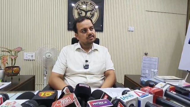 विनीत राय हत्याकांड आरोपियों पर प्रशासन का शिकंजा आर बीओ एक्ट के तहत नोटिस जारी डीएम बोले नियमों के अनुसार होगी कार्यवाह