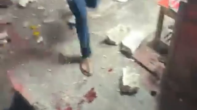 बाँके बिहारी मंदिर के समीप बंदरो द्वारा छज्जा गिराए जाने से हुआ गम्भीर हादसा एक दर्जन के लगभग श्रद्धालु हुए घायल