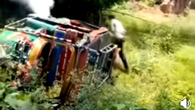 हाईवा की ठोकर से बाल-बाल बचे चालक 