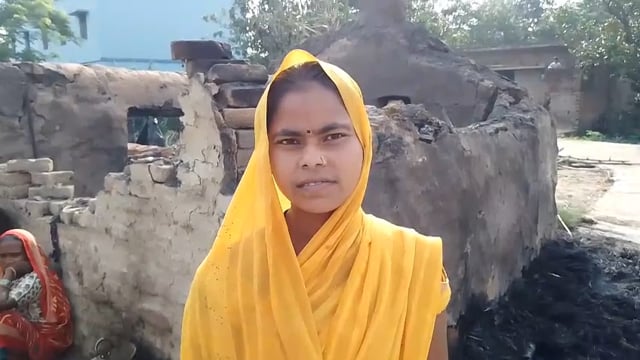 रंजिश की आग में जला गरीब का आशियाना, मारपीट के बाद फूस के घर में आग लगाने का आरोप