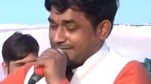 पेप्सी शर्मा गायक की हार्ट अटैक से हुई मौत के बाद पुष्पांजलि अर्पित करने पहुंची सपना चौधरी